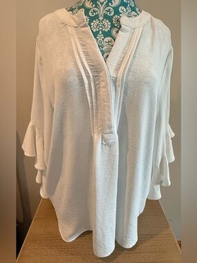 Gigio White Ruffle Sleeve V-Neck Women's Top